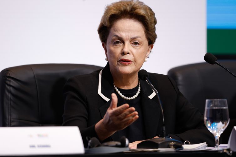 Rio de Janeiro (RJ), 05/07/2025 – A presidenta do Novo Banco de Desenvolvimento (NDB), formado por membros do Brics, Dilma Rousseff, faz pronunciamento à imprensa com a diretoria durante o 10° Encontro Anual, em Copacabana. Foto: Fernando Frazão/Agência Brasil